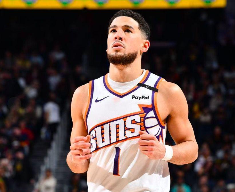 巴克利：布克每年运个破篮球就能挣7000万，他是世界上最幸运的人