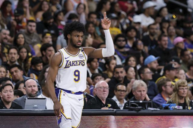 伟德体育APP-6分5失误 三分4中0 布朗尼发展联盟首秀堪称灾难