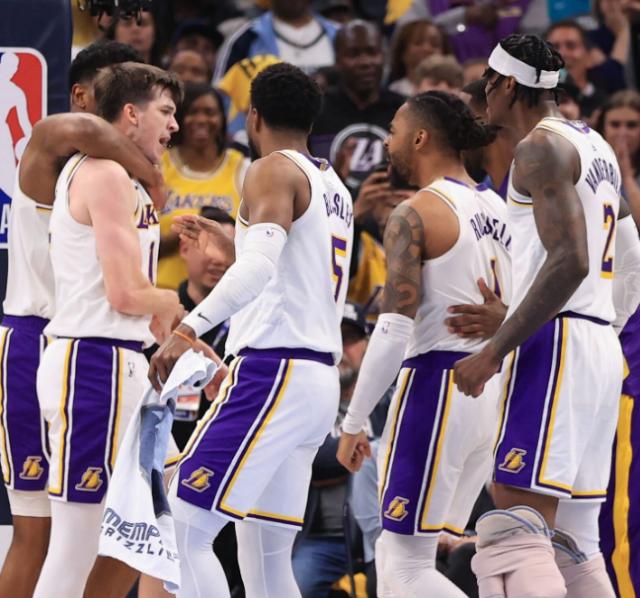 伟德体育官方网站-4人20+小里还能比肩OK 冲击2比0开局湖人胜券在握